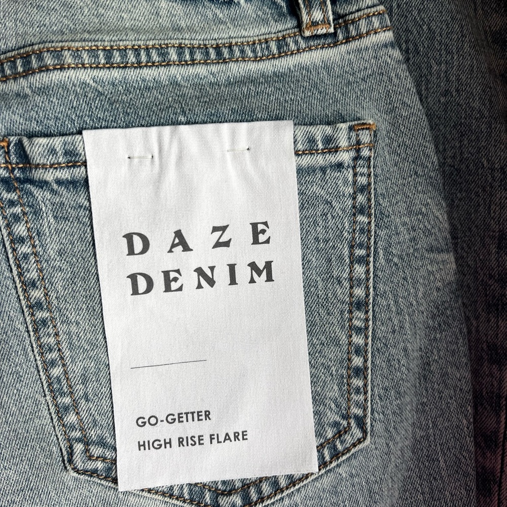 Daze Women's Classic Light Blue Straight Leg Jeans - Picture 5 of 7